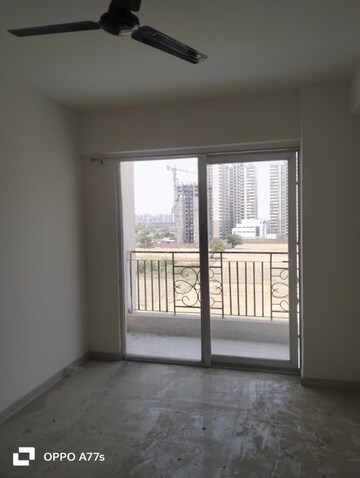Room in 2.5 BHK Apartment at Signature The Millennia 2, Sector 37d – for Rent