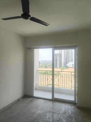 Room in 2.5 BHK Apartment at Signature Global Proxima, Sector 89 – for Rent