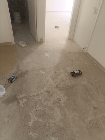 Room in 2.5 BHK Apartment at Signature Global Proxima, Sector 89 – for Rent