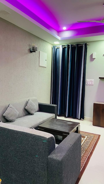 Living Room in 2 BHK Builder Floor at Dlf Phase iv – for Rent