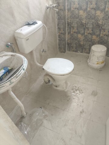 Bathroom in 2.5 BHK Apartment at Signature Global Proxima, Sector 89 – for Rent