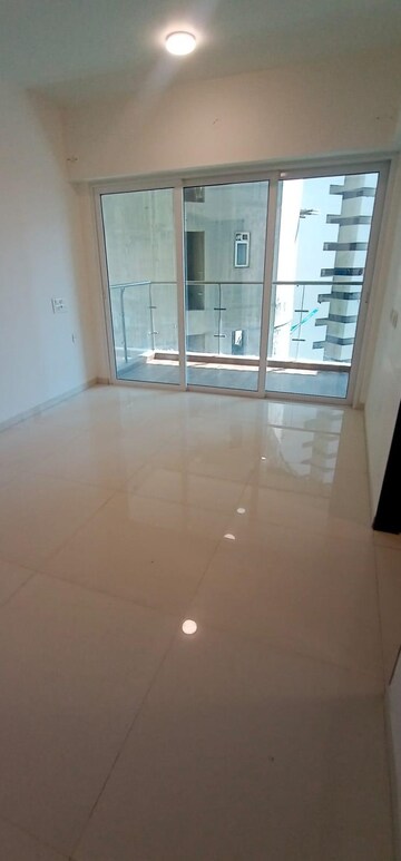 Room in 1 BHK Apartment at Gauri Excellency, Kandivali West – for Sale