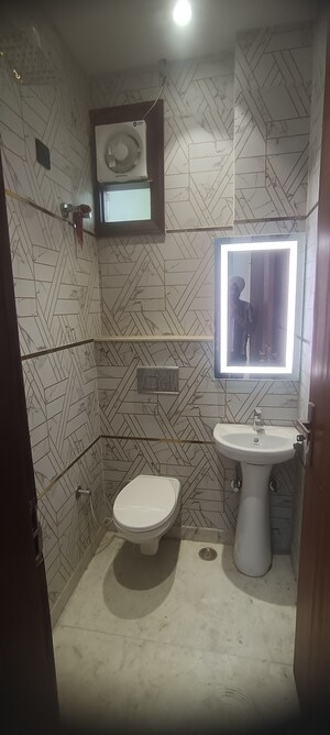 Bathroom in 2.5 BHK Builder Floor at Ashok Nagar – for Sale