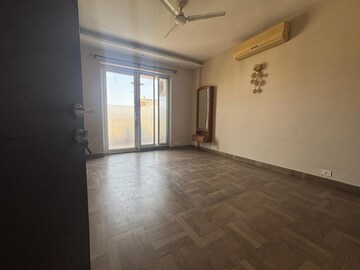 Room in 3 BHK Apartment at Eros Wembley Premium Tower, Sector 49 – for Rent