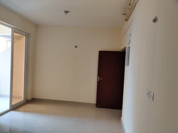 Room in 3 BHK Apartment at Amrapali Golf Homes, Sector 4 Greater Noida – for Rent