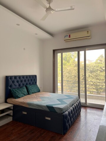Bedroom in 4 BHK Builder Floor at BPTP Amstoria, Sector 102 – for Rent