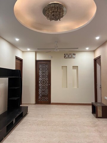 Building Lobby in 4 BHK Builder Floor at BPTP Amstoria, Sector 102 – for Rent