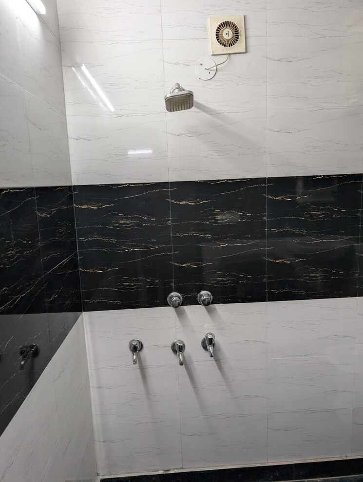 Bathroom, lajpat nagar 2 Bedroom 450 Sq.Ft. Independent House In Lajpat Nagar Delhi 8637519