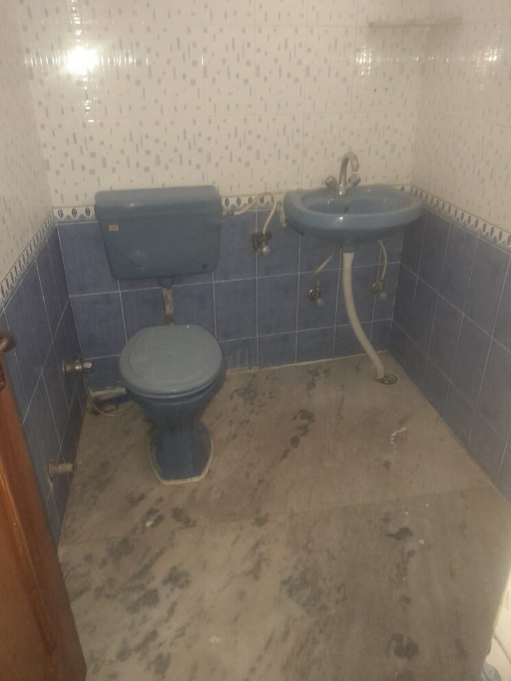 Bathroom, mohit nagar 2 Bedroom 1200 Sq.Ft. Builder Floor In Mohit Nagar Dehradun 8637565