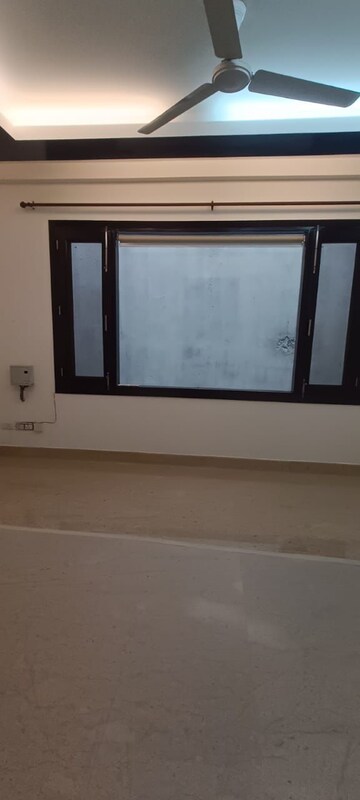Room in 4 BHK Builder Floor at Panchsheel Park – for Rent