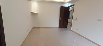 Room in 4 BHK Builder Floor at Panchsheel Park – for Rent