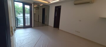 Room in 4 BHK Builder Floor at Panchsheel Park – for Rent