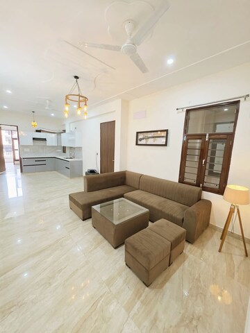 Living Room in 2 BHK Builder Floor at Surendra Avenue 69, Sector 69 – for Rent