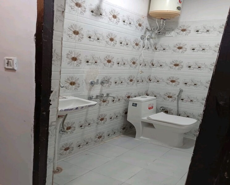 Bathroom, lajpat nagar 4 2 Bedroom 900 Sq.Ft. Independent House In Lajpat Nagar 4 Delhi 8637622