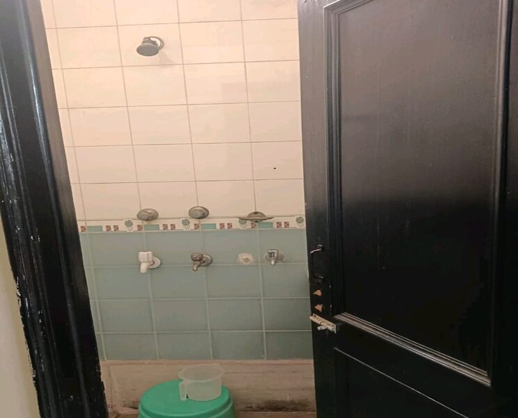 Bathroom, lajpat nagar 4 2 Bedroom 900 Sq.Ft. Independent House In Lajpat Nagar 4 Delhi 8637640
