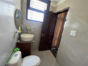 Bathroom in 4 BHK Villa at Sushant Lok 3, Sector 57 – for Rent