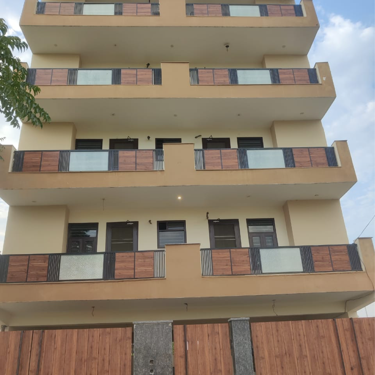 4 BHK + Pooja Room,Extra Room 250 Sq.Yd. Builder Floor in BP Homes