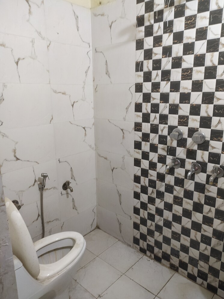 Bathroom, kalkaji 1 Bedroom 505 Sq.Ft. Builder Floor In Kalkaji Delhi 8637741