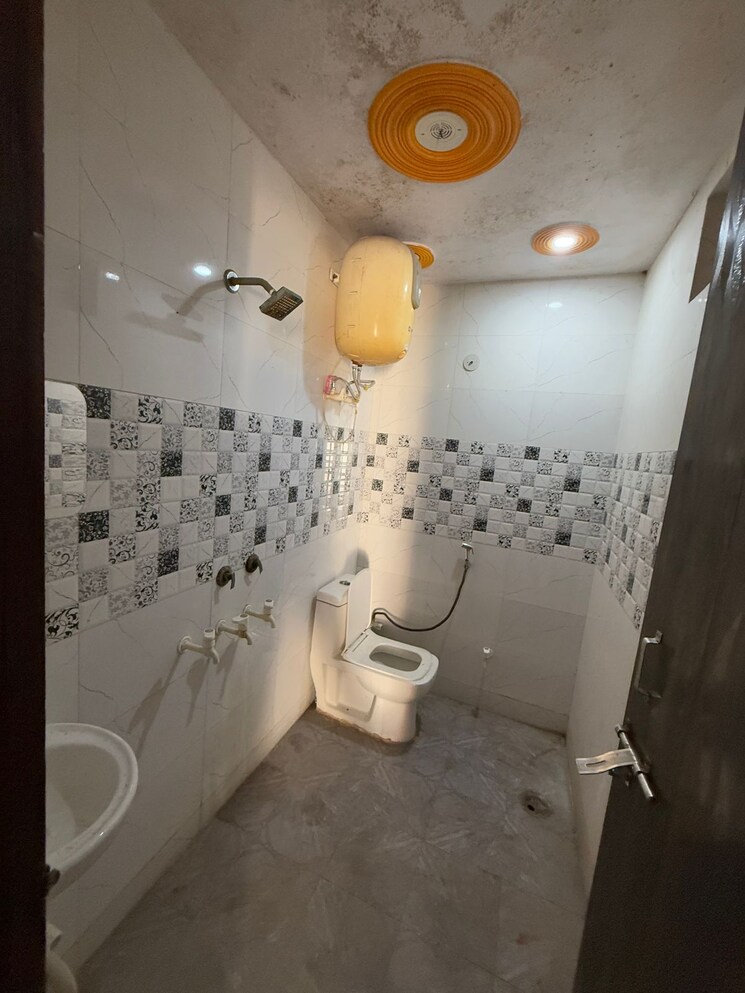 Bathroom, sector 116 2 Bedroom 1300 Sq.Ft. Independent House In Sector 116 Noida 8637786