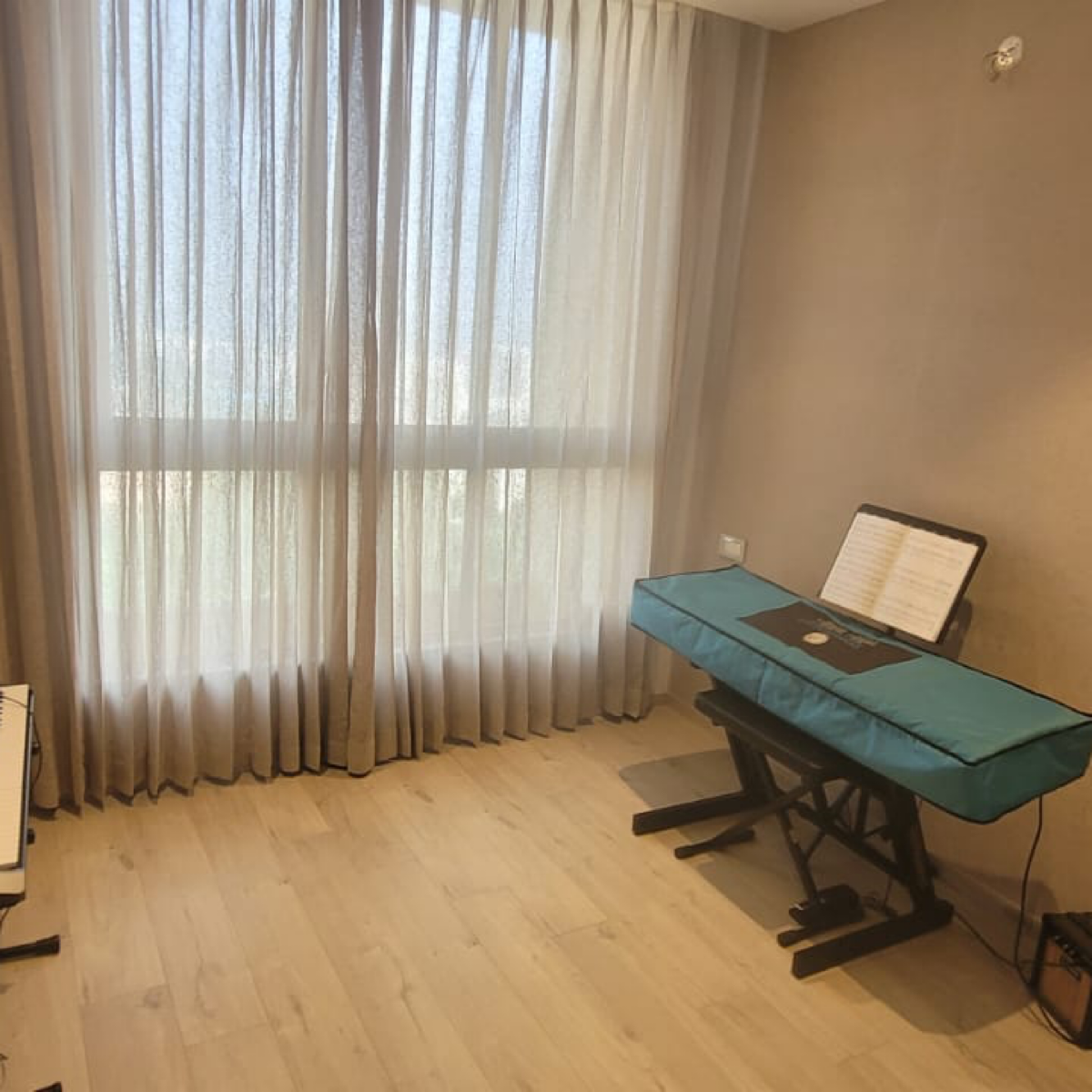 3 BHK + Servant Room Apartment For Sale in One Hiranandani Park Cloverdale