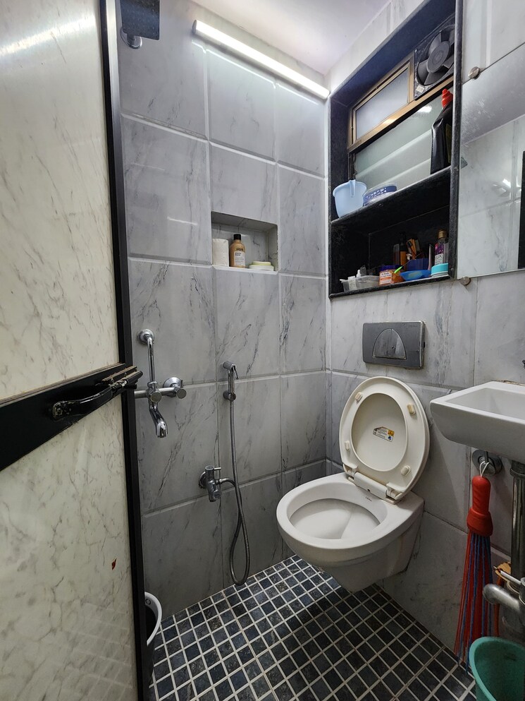 Bathroom, alica-nagar-chs 2 Bedroom 650 Sq.Ft. Apartment In Kandivali East Mumbai 8637779