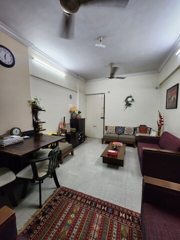Team Area in 2 BHK Apartment at Alica Nagar CHS, Kandivali East – for Sale