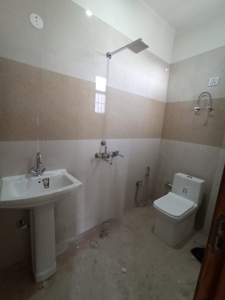 Bathroom, sector 112 2 Bedroom 900 Sq.Ft. Independent House In Sector 112 Noida 8637828