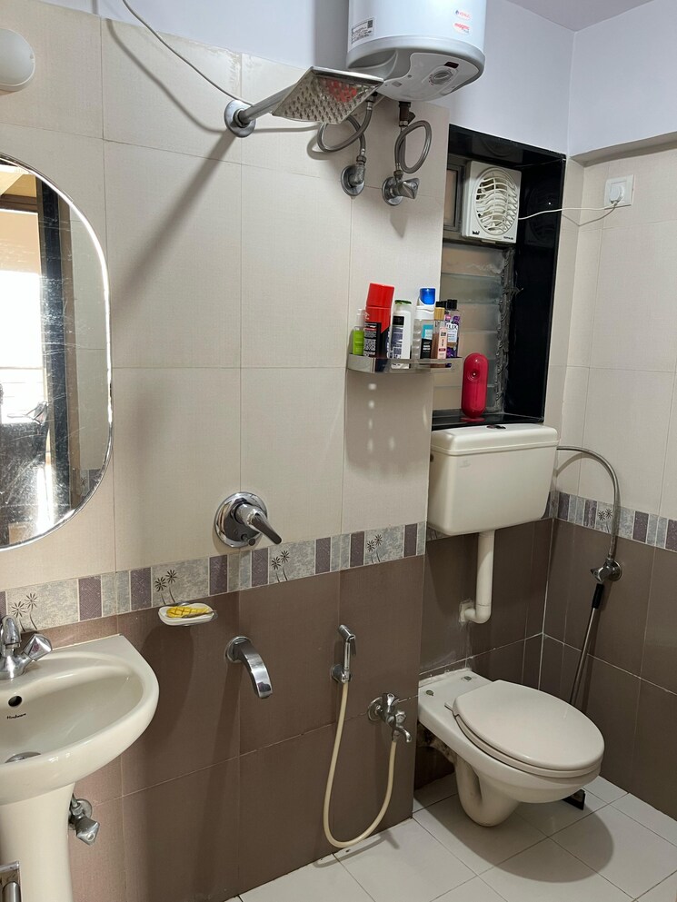 Team Area, highland-tower 2 Bedroom 1000 Sq.Ft. Apartment In Lokhandwala Mumbai 8637820