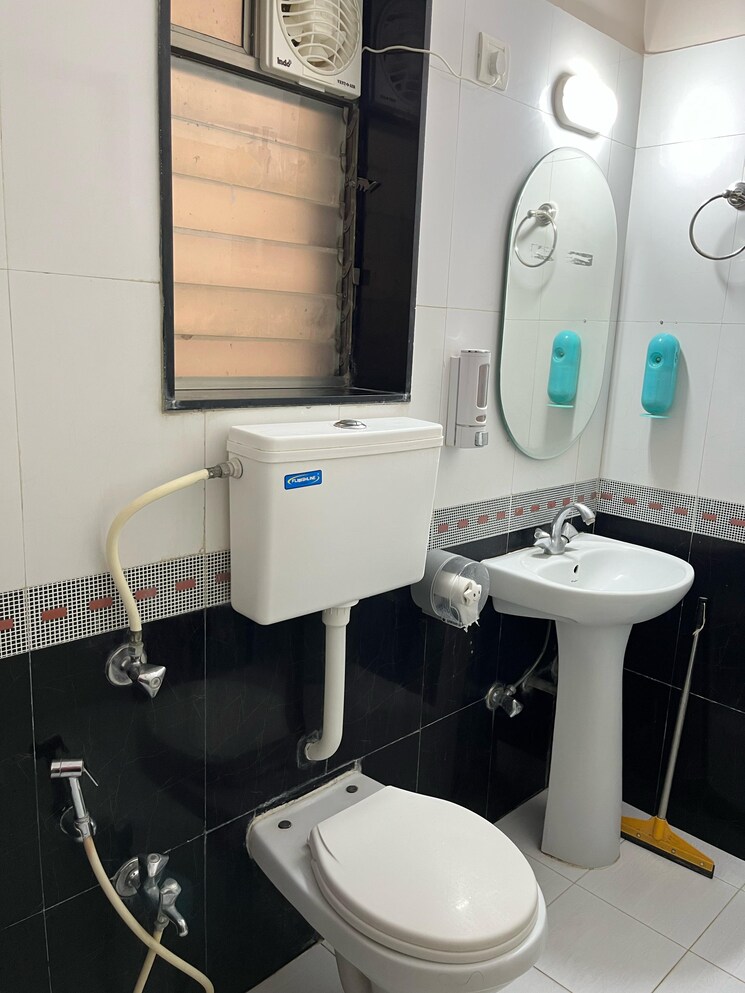 Team Area, highland-tower 2 Bedroom 1000 Sq.Ft. Apartment In Lokhandwala Mumbai 8637820