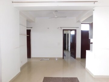 Room in 2 BHK Apartment at Ajnara Integrity, Raj Nagar Extension – for Rent
