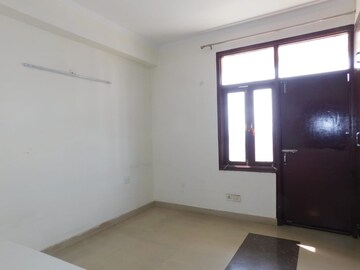 Room in 2 BHK Apartment at Ajnara Integrity, Raj Nagar Extension – for Rent
