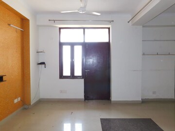 Room in 2 BHK Apartment at Ajnara Integrity, Raj Nagar Extension – for Rent