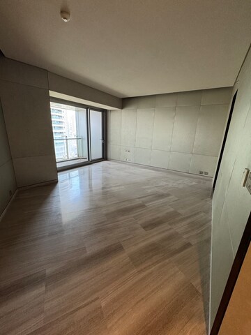 Room in 4 BHK Apartment at Lodha World One, Worli – for Rent