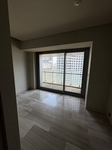 Room in 4 BHK Apartment at Lodha World One, Worli – for Rent