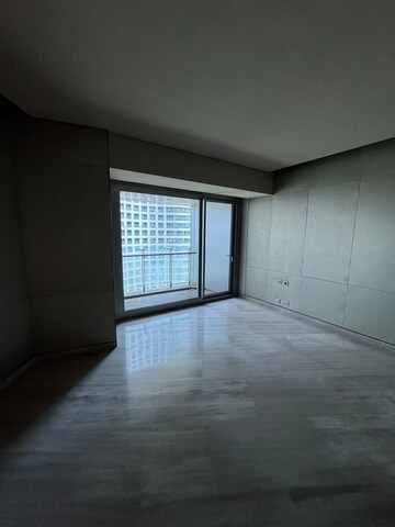 Room in 4 BHK Apartment at Lodha World One, Worli – for Rent
