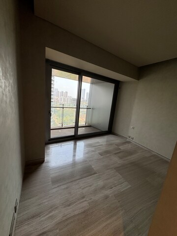 Room in 4 BHK Apartment at Lodha World One, Worli – for Rent