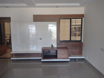 Room in 2 BHK Apartment at Magarpatta Daffodils Apartment, Hadapsar – for Rent