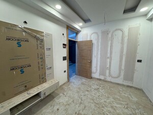 Room in 2 BHK Builder Floor at Sector 73 – for Sale