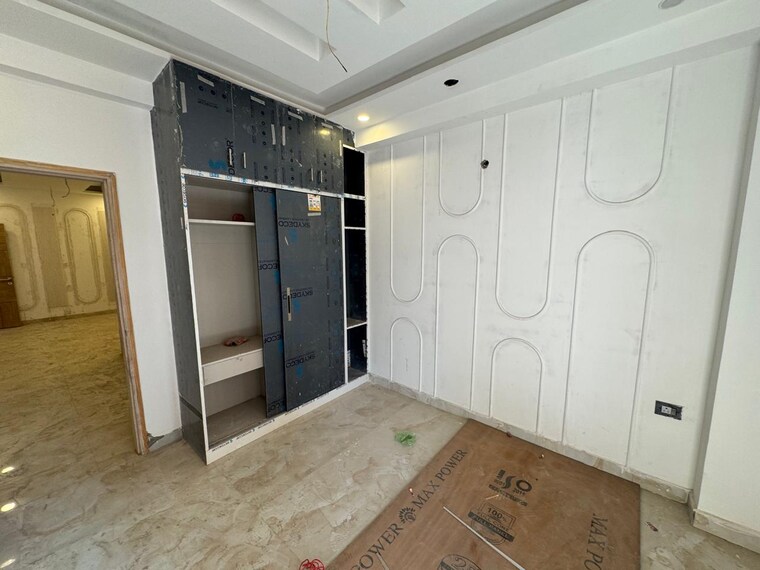 Room, sector 73 2 Bedroom 1100 Sq.Ft. Builder Floor In Sector 73 Noida 8638045