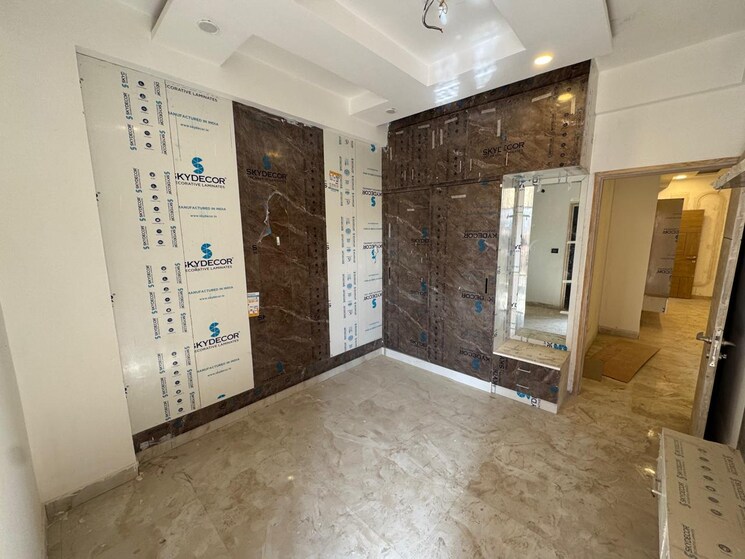 Room, sector 73 2 Bedroom 1100 Sq.Ft. Builder Floor In Sector 73 Noida 8638045