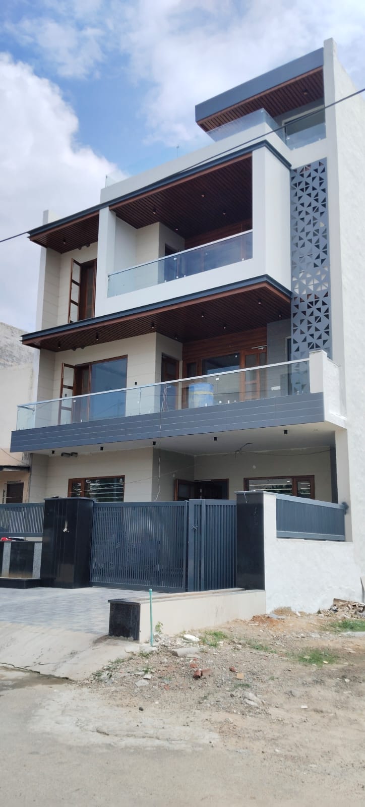 6+ BHK + Extra Room Independent House For Sale in Aerocity 