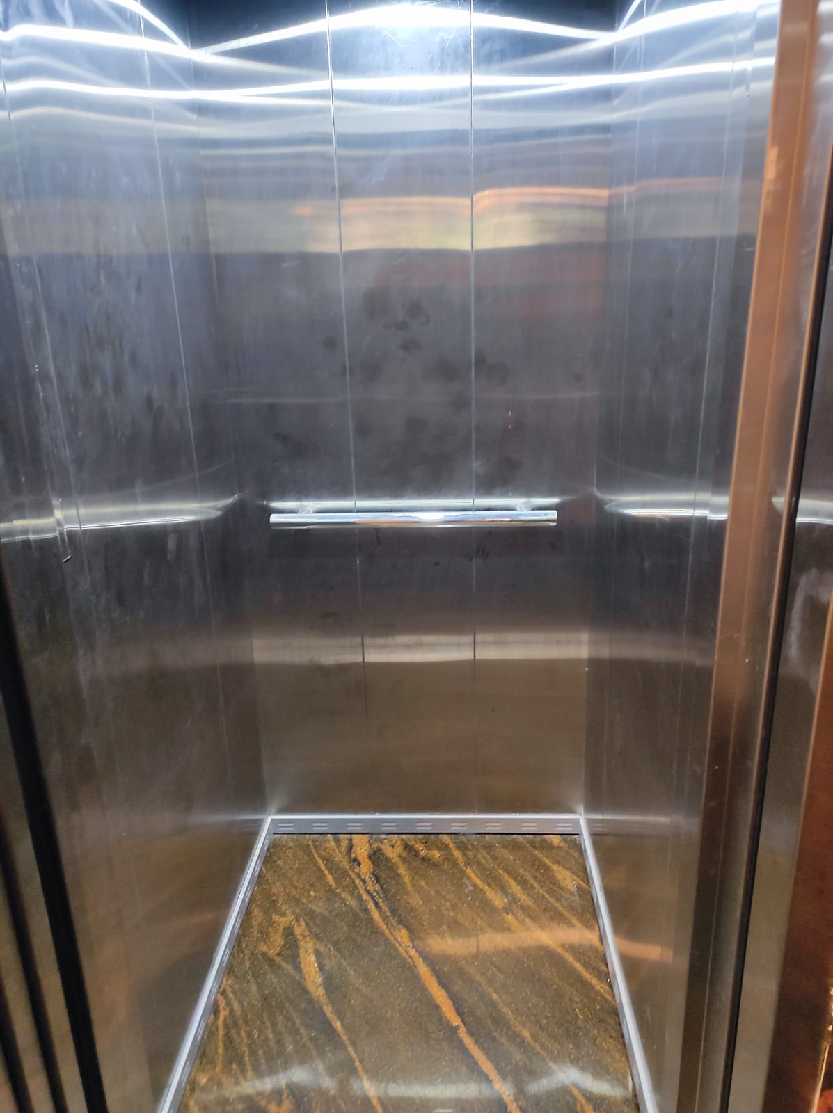 3 BHK 230 Sq.Yd. Builder Floor in DLF Royale Residences