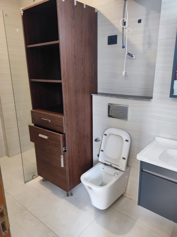 Bathroom, dlf-royale-residences 3 Bedroom 230 Sq.Yd. Builder Floor In Dlf Phase I Gurgaon 8638126