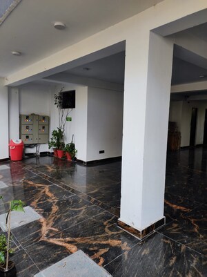 Parking in 3 BHK Builder Floor at DLF Royale Residences, Dlf Phase I – for Sale