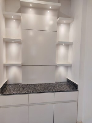 Furnished Amenities in 3 BHK Builder Floor at DLF Royale Residences, Dlf Phase I – for Sale