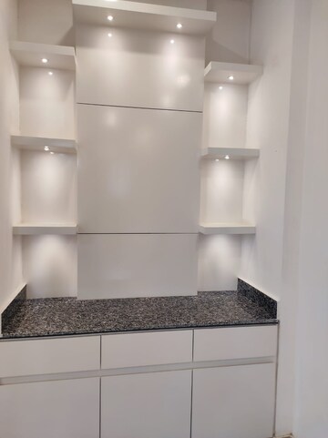 Furnished Amenities in 3 BHK Builder Floor at DLF Royale Residences, Dlf Phase I – for Sale