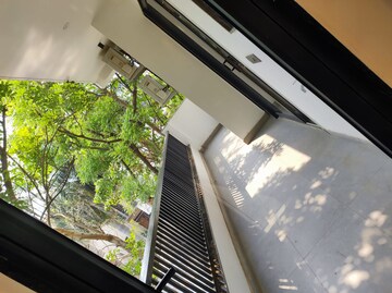 Balcony in 3 BHK Builder Floor at DLF Royale Residences, Dlf Phase I – for Sale