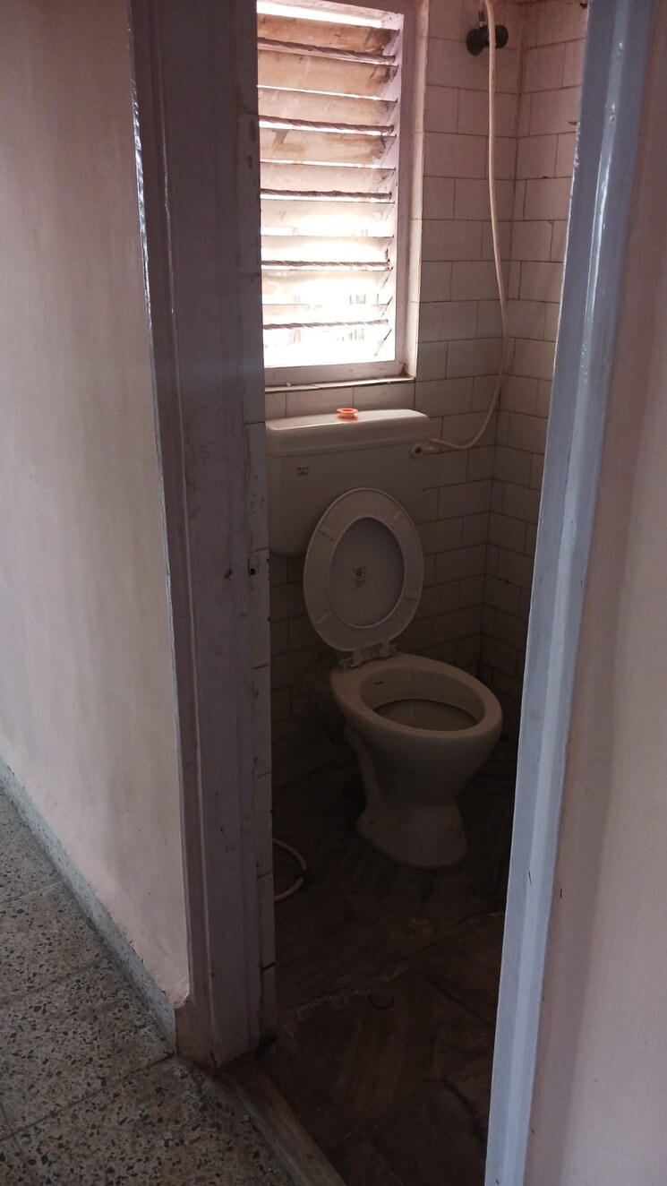 Bathroom, shanti-apartment-andheri-east 1 RK 400 Sq.Ft. Apartment In Andheri East Mumbai 8638093