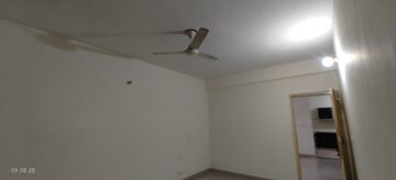 Room in 3 BHK Apartment at Amolik Residency, Sector 86 – for Rent
