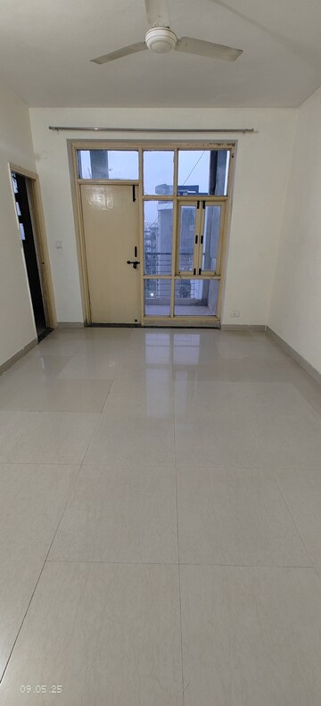 Room in 3 BHK Apartment at Amolik Residency, Sector 86 – for Rent